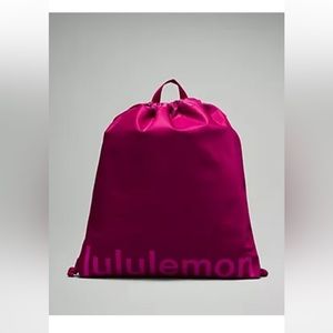 Lululemon lightweight 13L gym sack